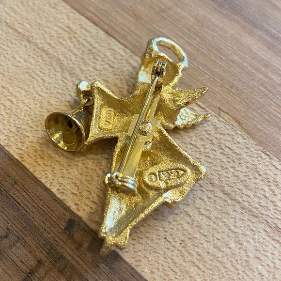 Vintage Angel Bell Brooch Pin Robin Rush Brushed Gold Tone Pendant Christmas - Picture 4 of 4